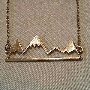 SNOW MOUNTAIN NECKLACE PEAKS GOLD ALLOY